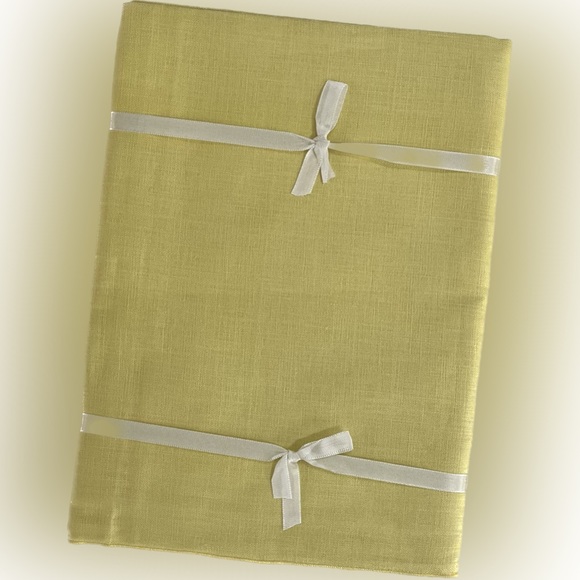 Fine IRISH LINEN Tablecloth - butter YELLOW - Picture 2 of 4